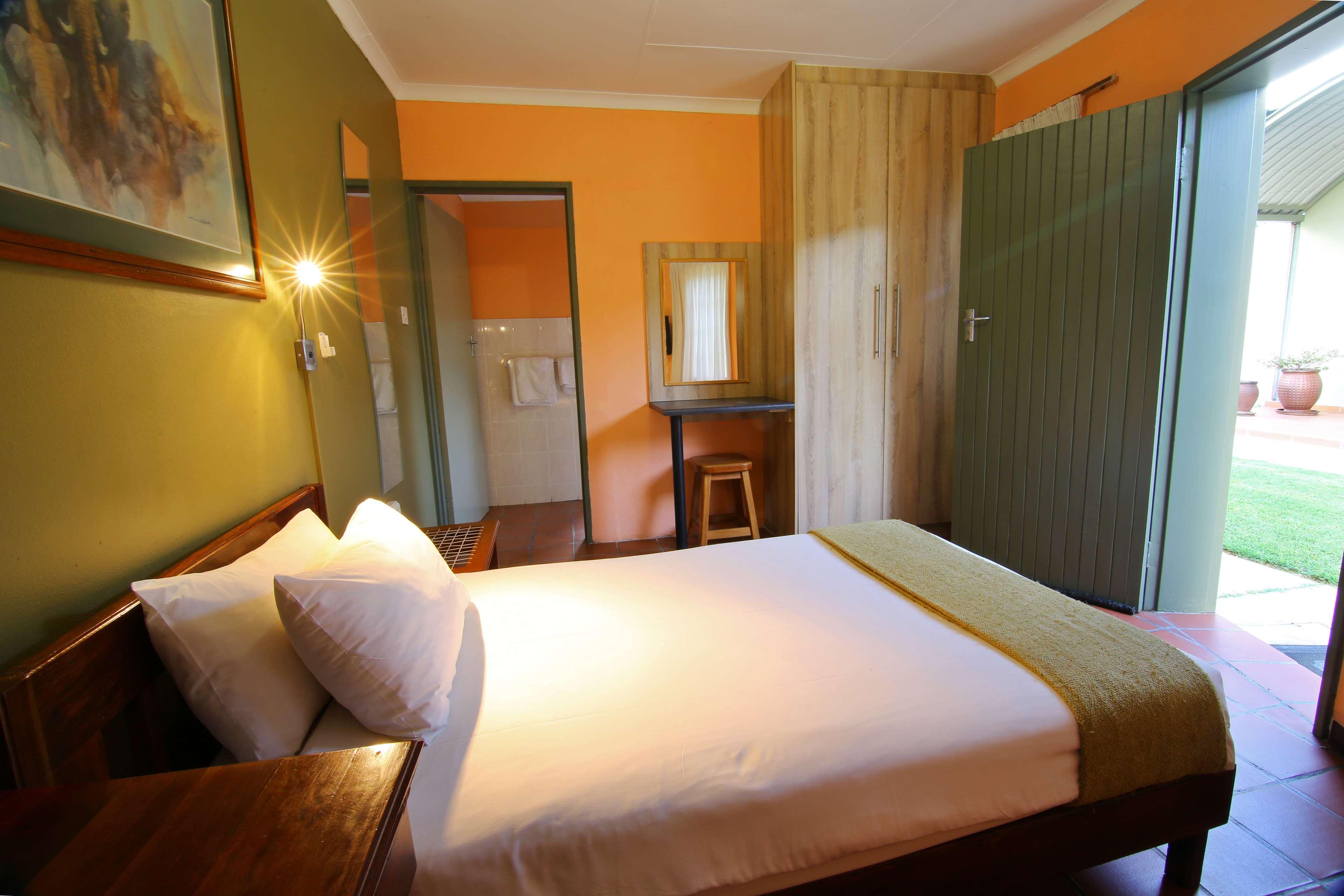 Kalahari Arms Hotel Khemsbok エクステリア 写真