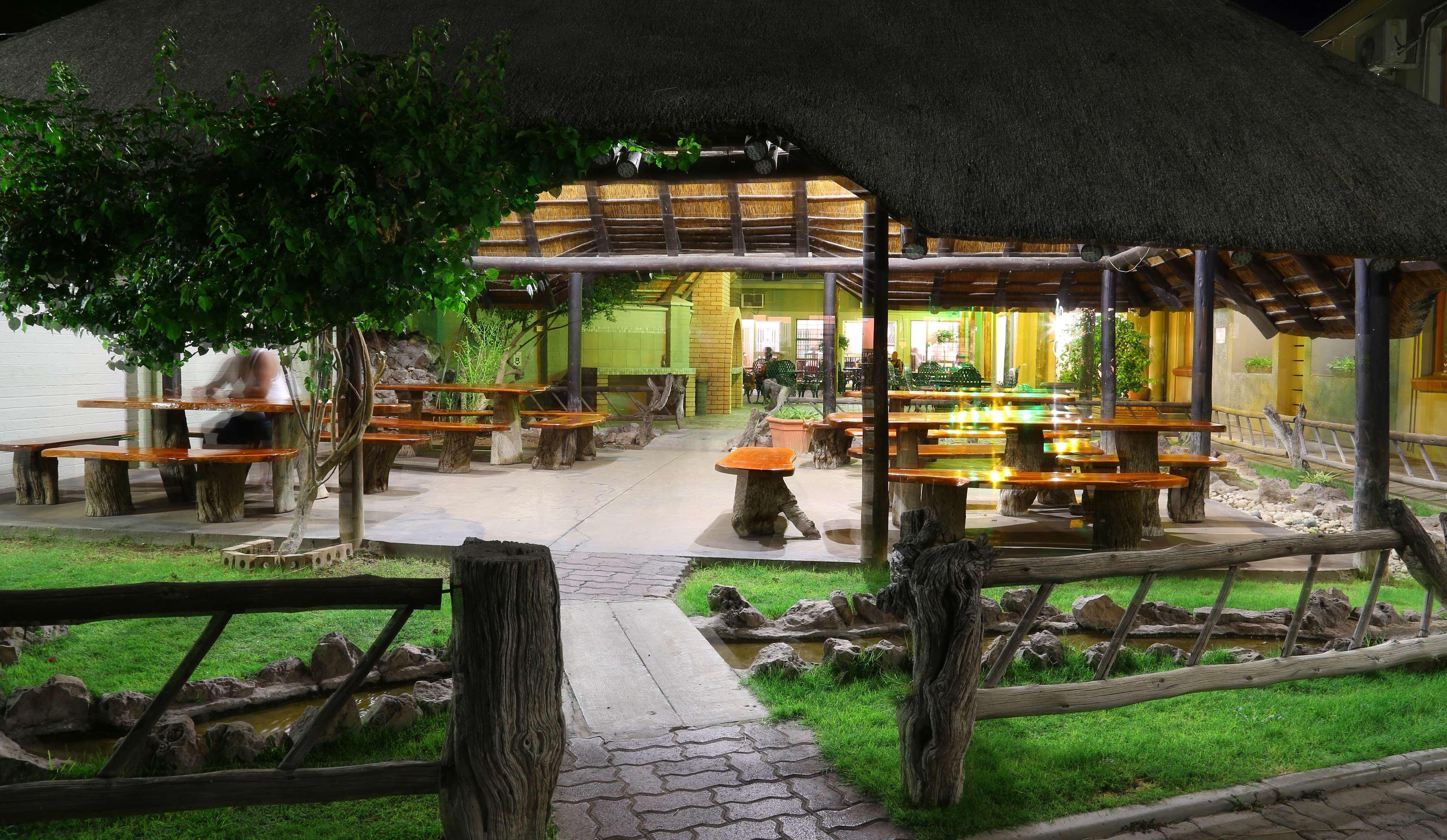 Kalahari Arms Hotel Khemsbok エクステリア 写真