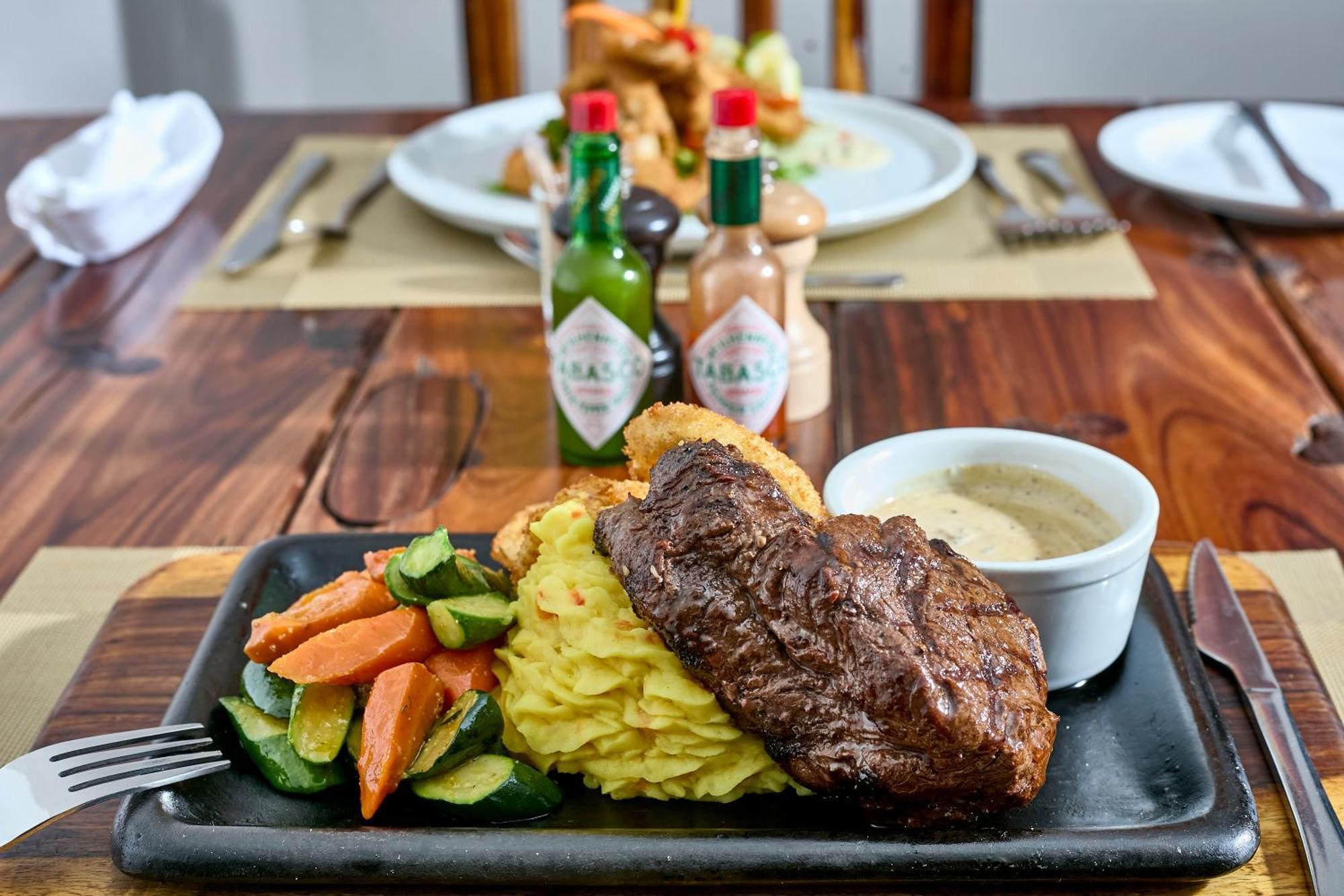 Kalahari Arms Hotel Khemsbok エクステリア 写真