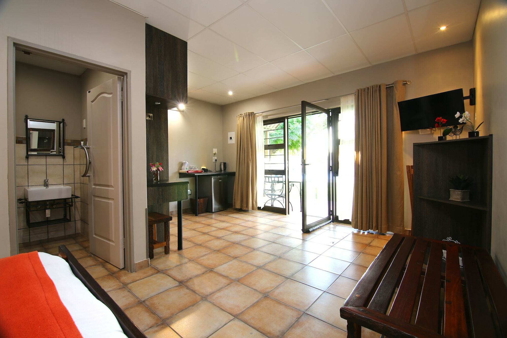 Kalahari Arms Hotel Khemsbok エクステリア 写真